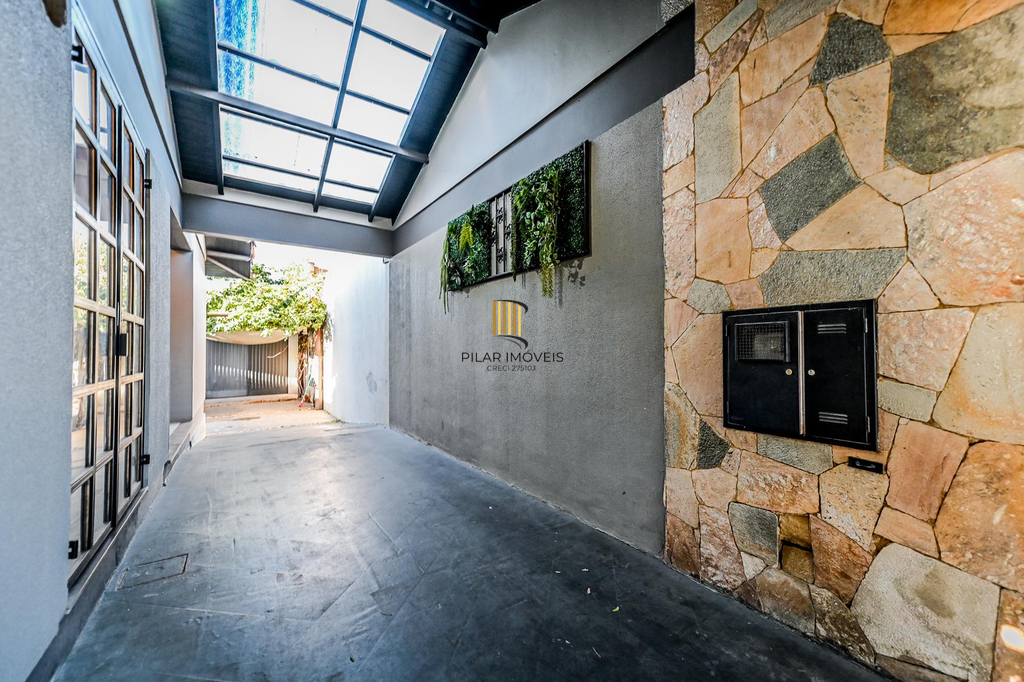 Casa 3 dormitórios no bairro Nonoai