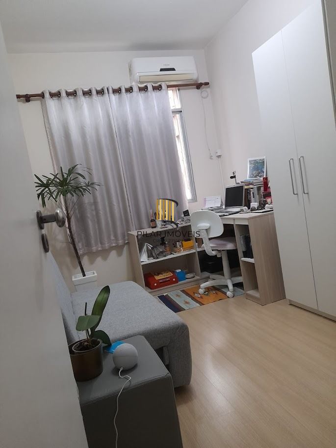 Vende apto de 02 dormitórios, sala, banheiro, cozinha e área de serviço