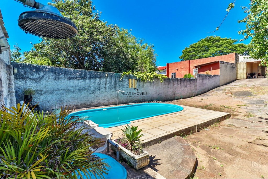 Casa 6 dormitórios no bairro Teresópolis