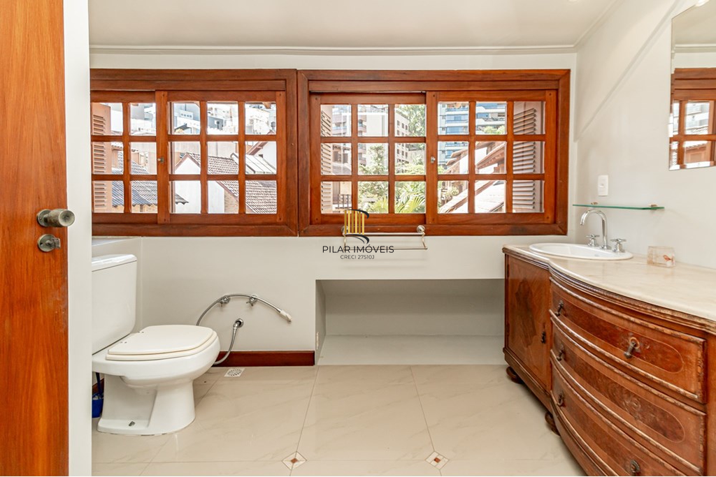 Casa de Condomínio 4 dormitórios no bairro Bela Vista