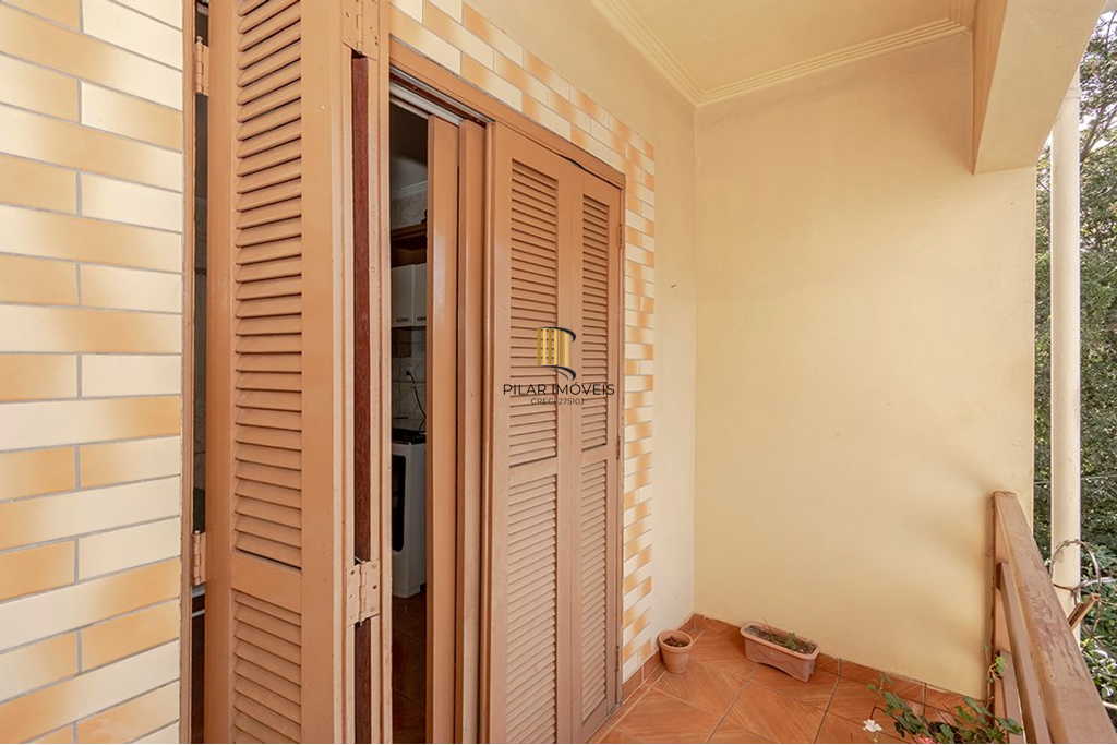 Casa 5 dormitórios no bairro Glória