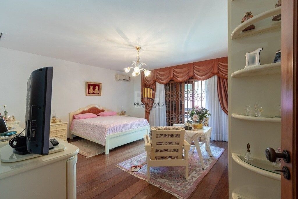 Casa 4 dormitórios no bairro Vila Assunção