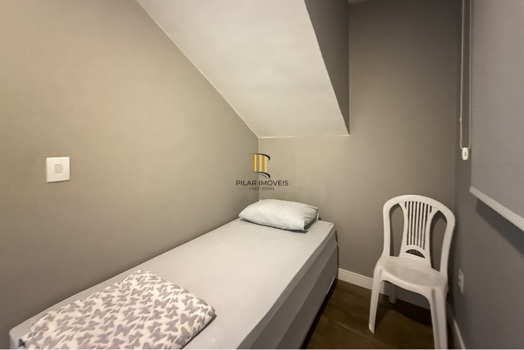 Casa 5 dormitórios no bairro Igara