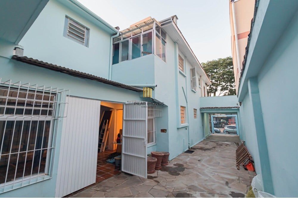 Casa 6 dormitórios no bairro Santana
