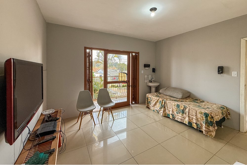 Casa 6 dormitórios no bairro Centro