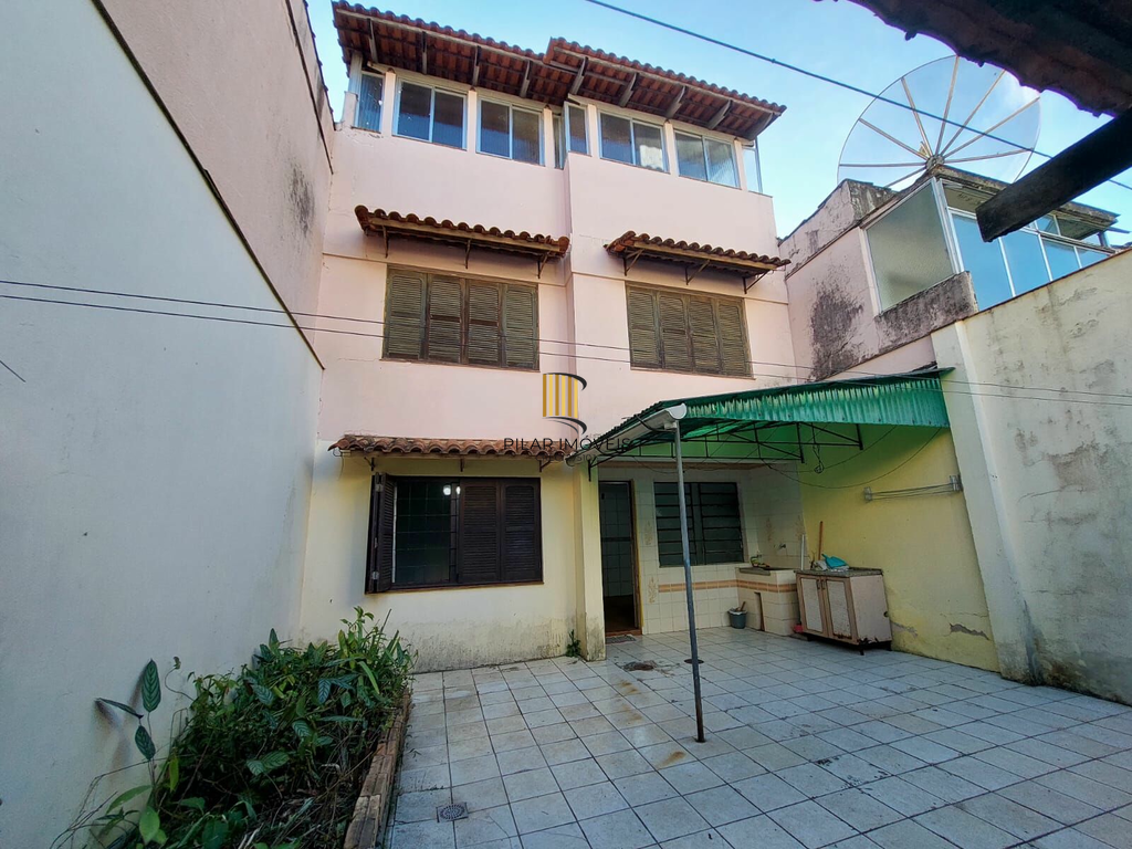 Casa 5 dormitórios no bairro Rio Branco