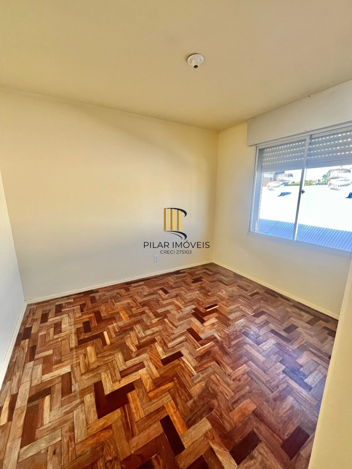 02 dorm, 73 m², sol da tarde, com vaga, dep e banho aux, no Passo da Areia