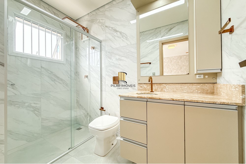 Casa 3 dormitórios no bairro Igara