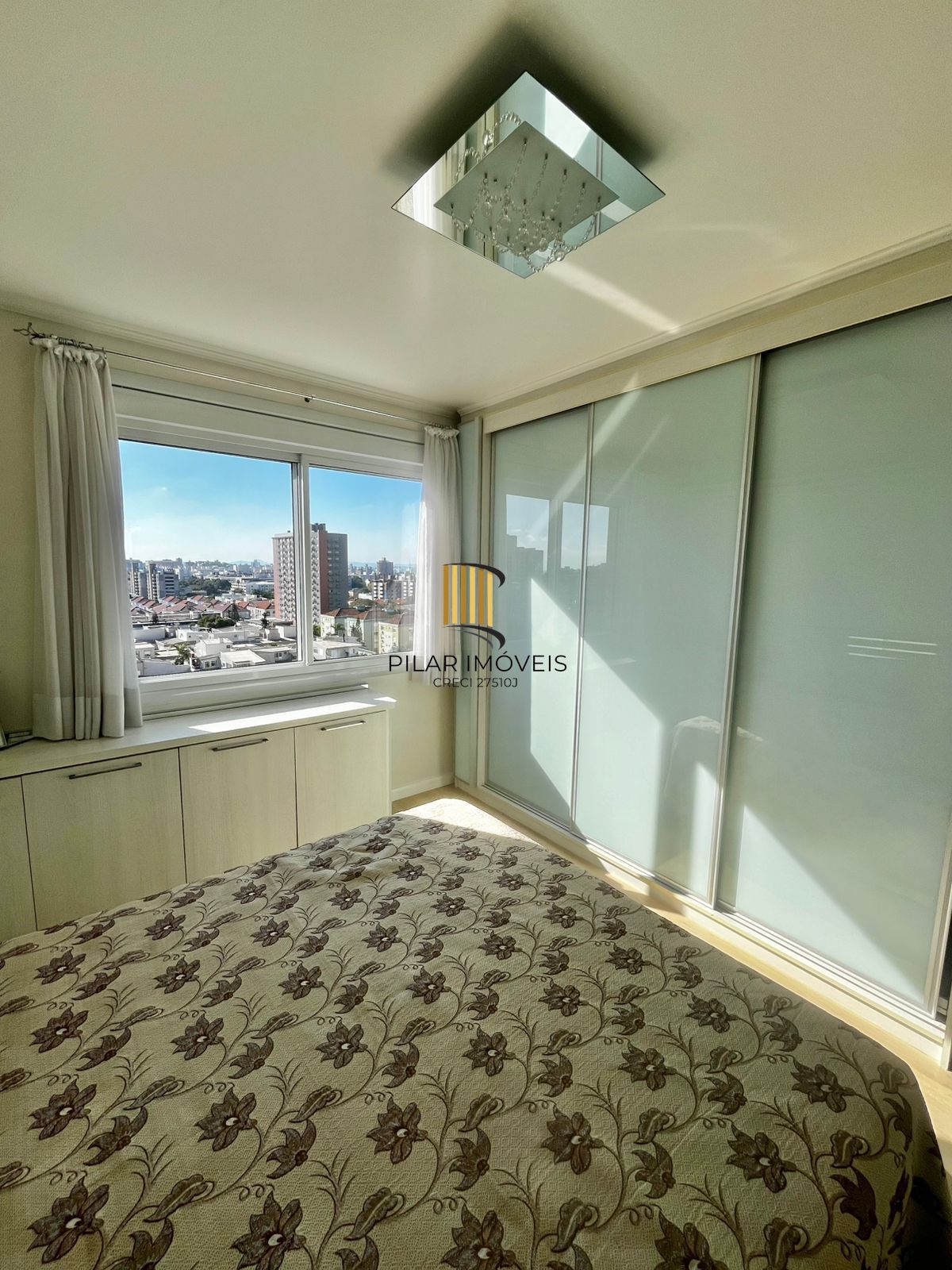 Lindo apto no Jardim Europa, 10º andar, sol e vista, mobiliado, 02 vagas fixas