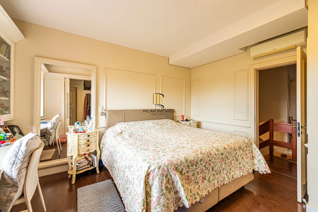 Casa de Condomínio 4 dormitórios no bairro Três Figueiras