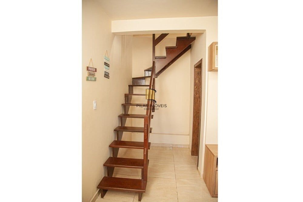 Casa 2 dormitórios no bairro Fiuza