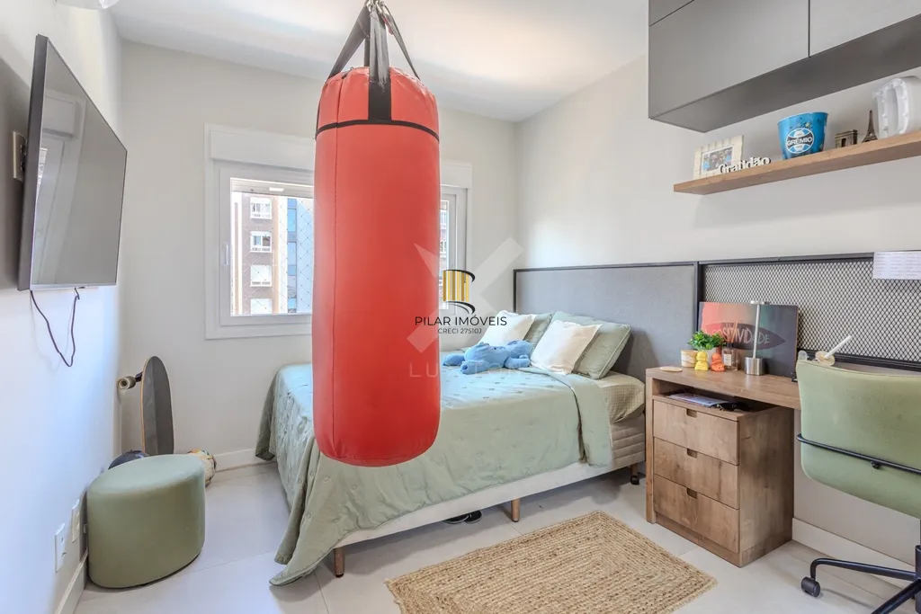 Apartamento 4 dormitórios no bairro Menino Deus