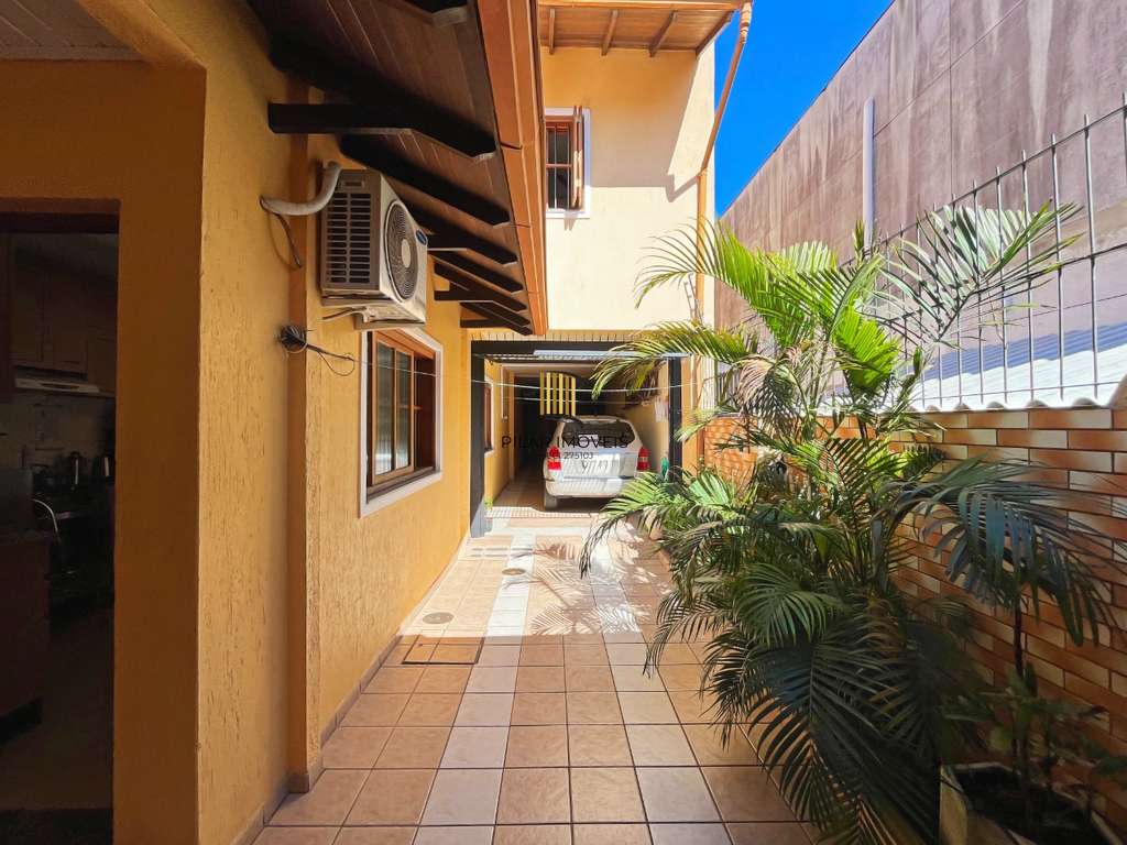 Casa 3 dormitórios no bairro Santana