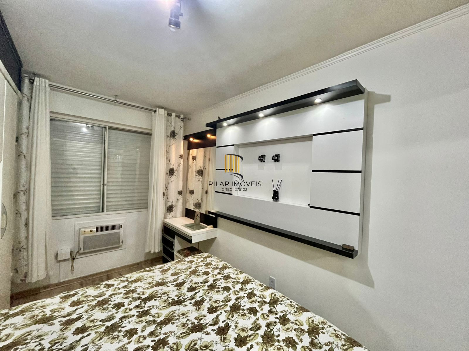 Apto de 02 dorm, mobiliado, transformado em 01 dorm, com vaga no Passo da Areia