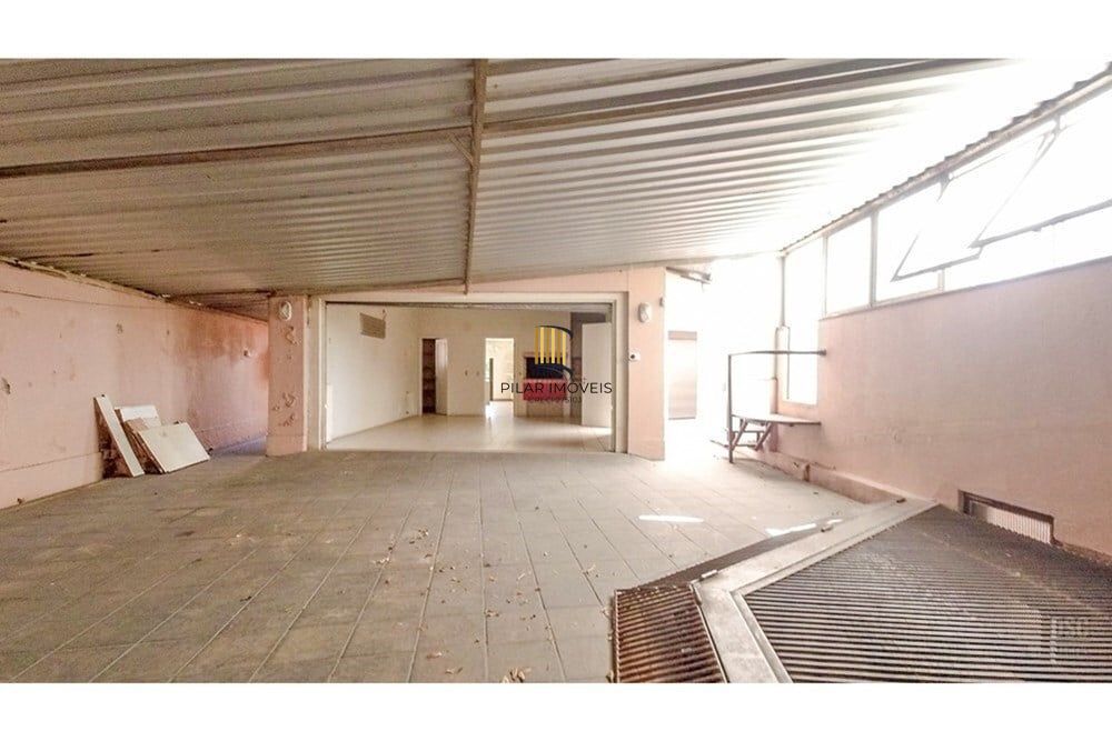 Casa 8 dormitórios no bairro Glória