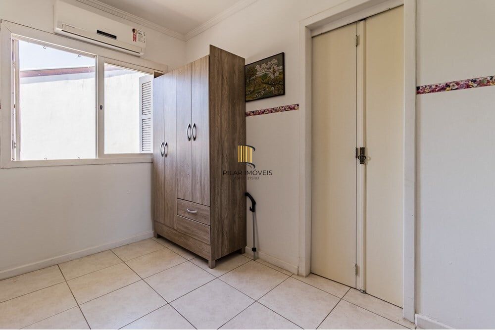 Casa 2 dormitórios no bairro Guarujá