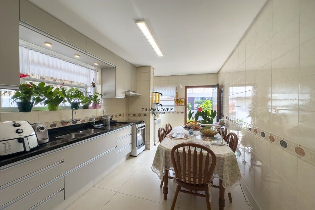 Casa 3 dormitórios no bairro Petrópolis