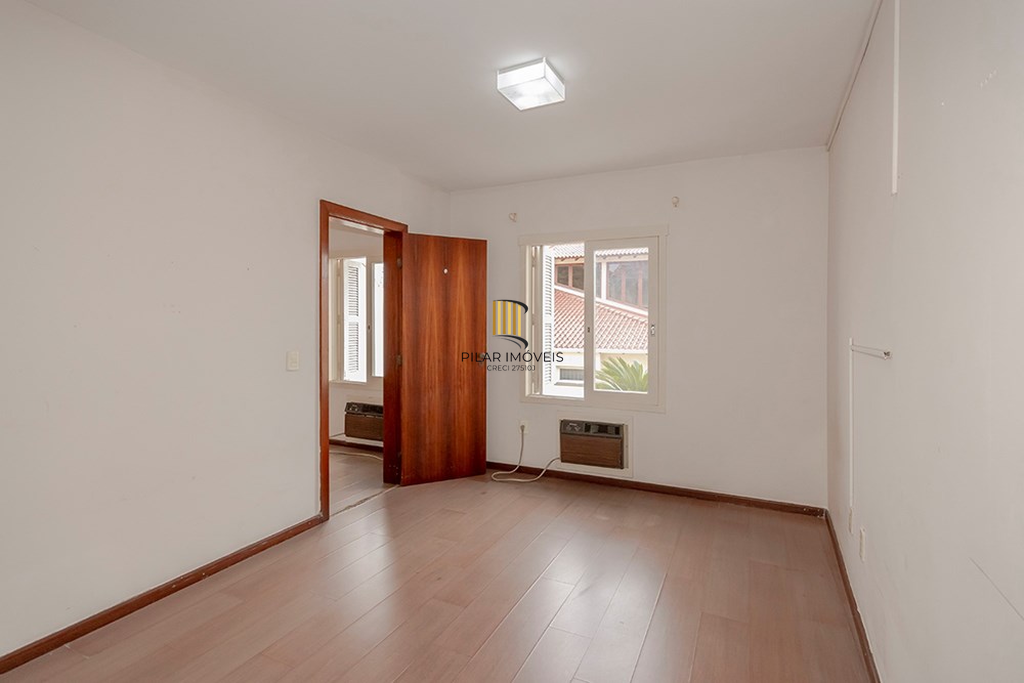 Casa 6 dormitórios no bairro Vila Jardim