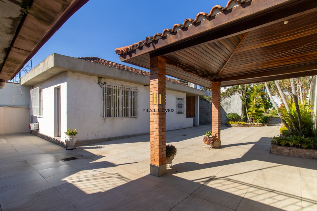 Casa 5 dormitórios no bairro Partenon