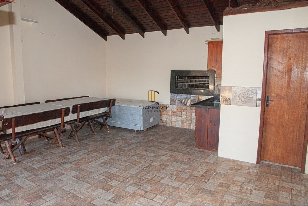 Casa 2 dormitórios no bairro Fiuza