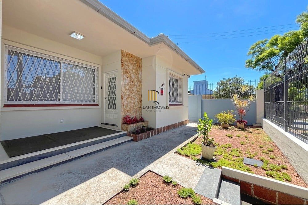Casa 4 dormitórios no bairro Teresópolis