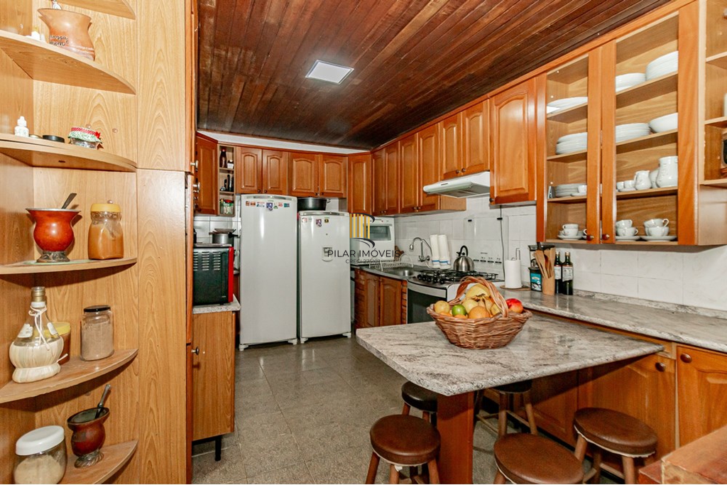 Casa 4 dormitórios no bairro Jardim Itu Sabará