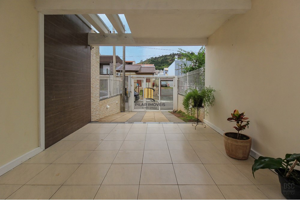 Casa 3 dormitórios no bairro Guarujá