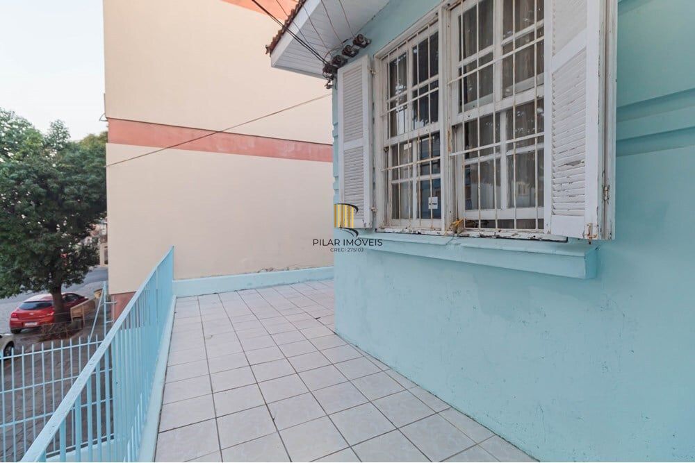 Casa 6 dormitórios no bairro Santana