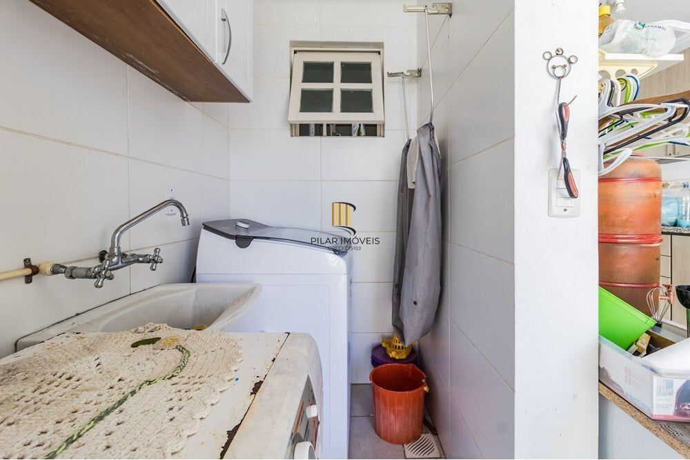 Casa 2 dormitórios no bairro Guarujá