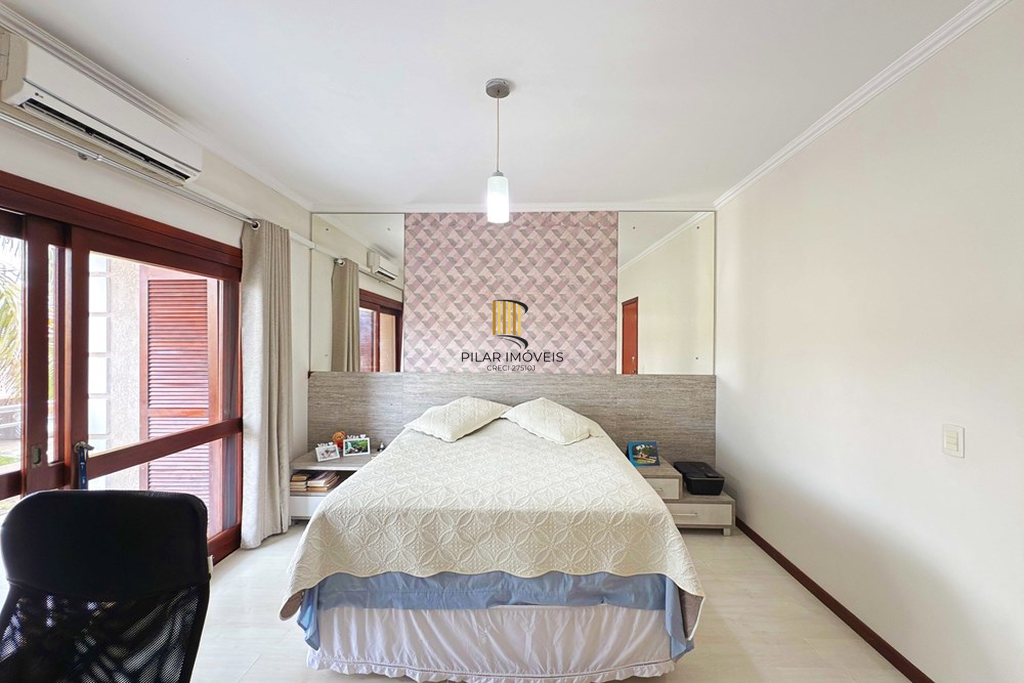 Casa de Condomínio 3 dormitórios no bairro Hípica