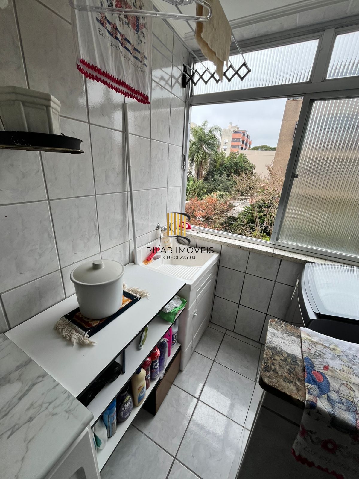 Apto de 02 dorm, mobiliado, transformado em 01 dorm, com vaga no Passo da Areia