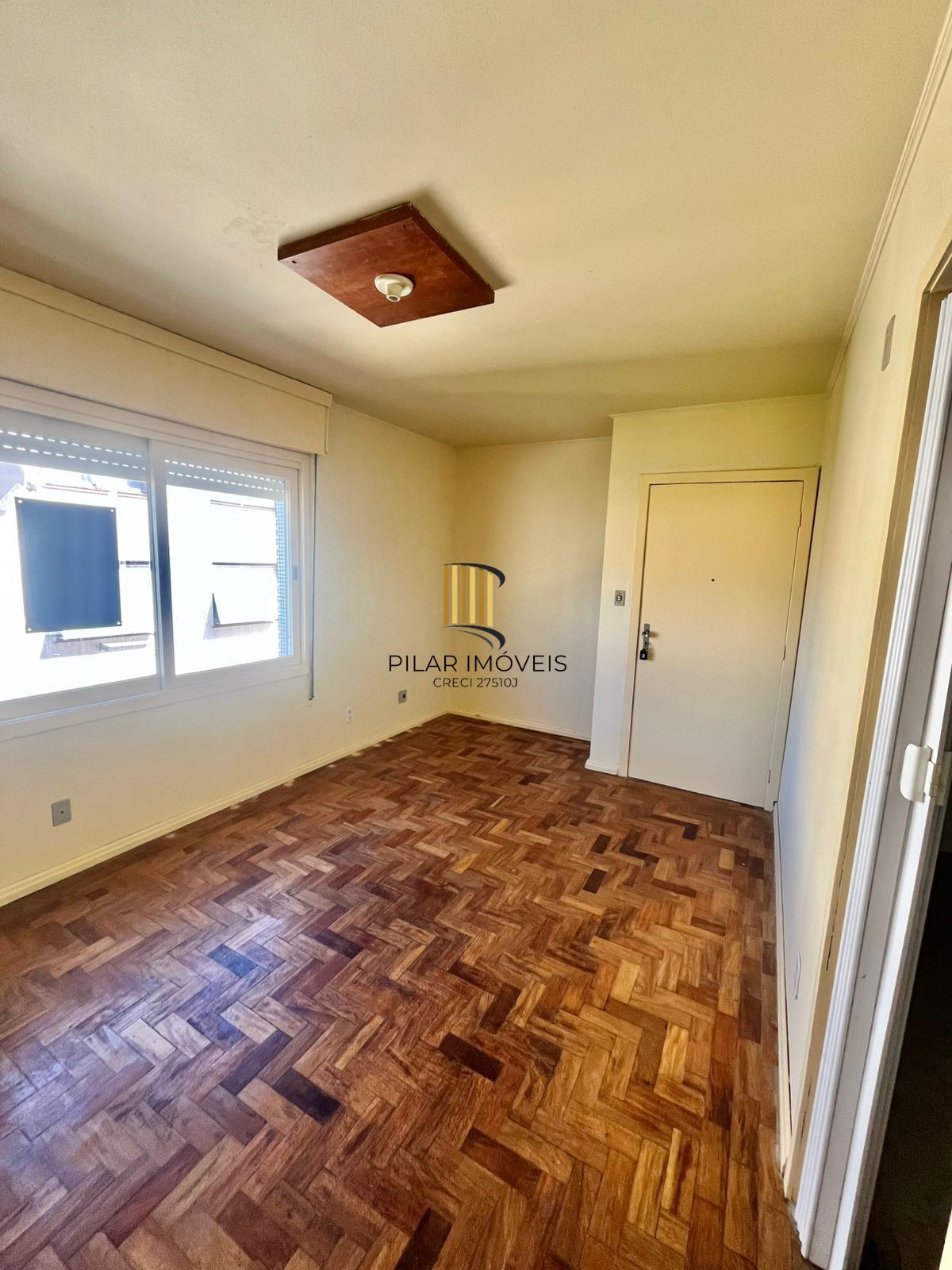 02 dorm, 73 m², sol da tarde, com vaga, dep e banho aux, no Passo da Areia