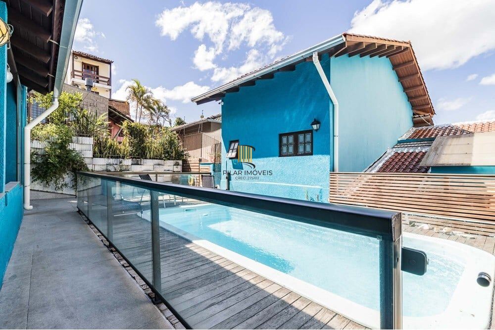 Casa 4 dormitórios no bairro Partenon