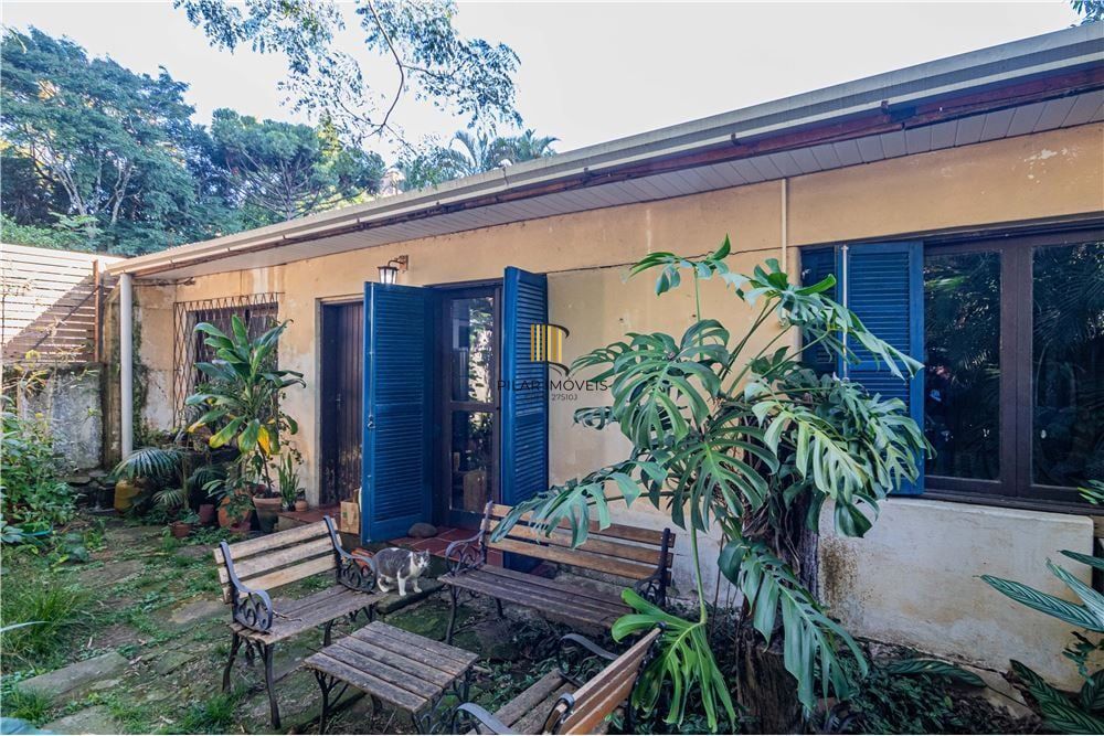 Casa 5 dormitórios no bairro Petrópolis