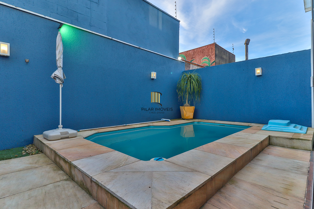 Casa 3 dormitórios no bairro Hípica