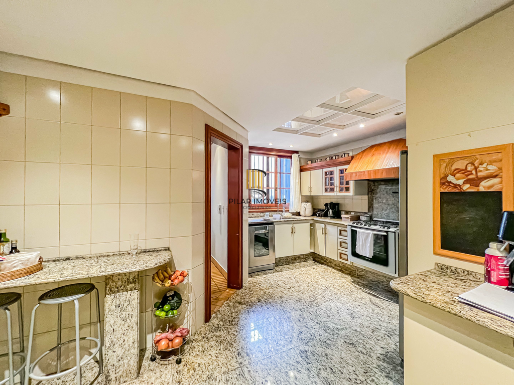 Casa 4 dormitórios no bairro Chácara das Pedras