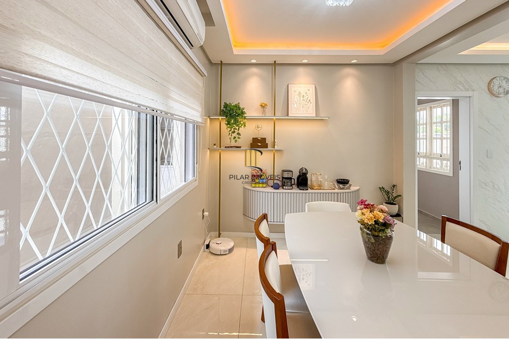 Casa 3 dormitórios no bairro Igara