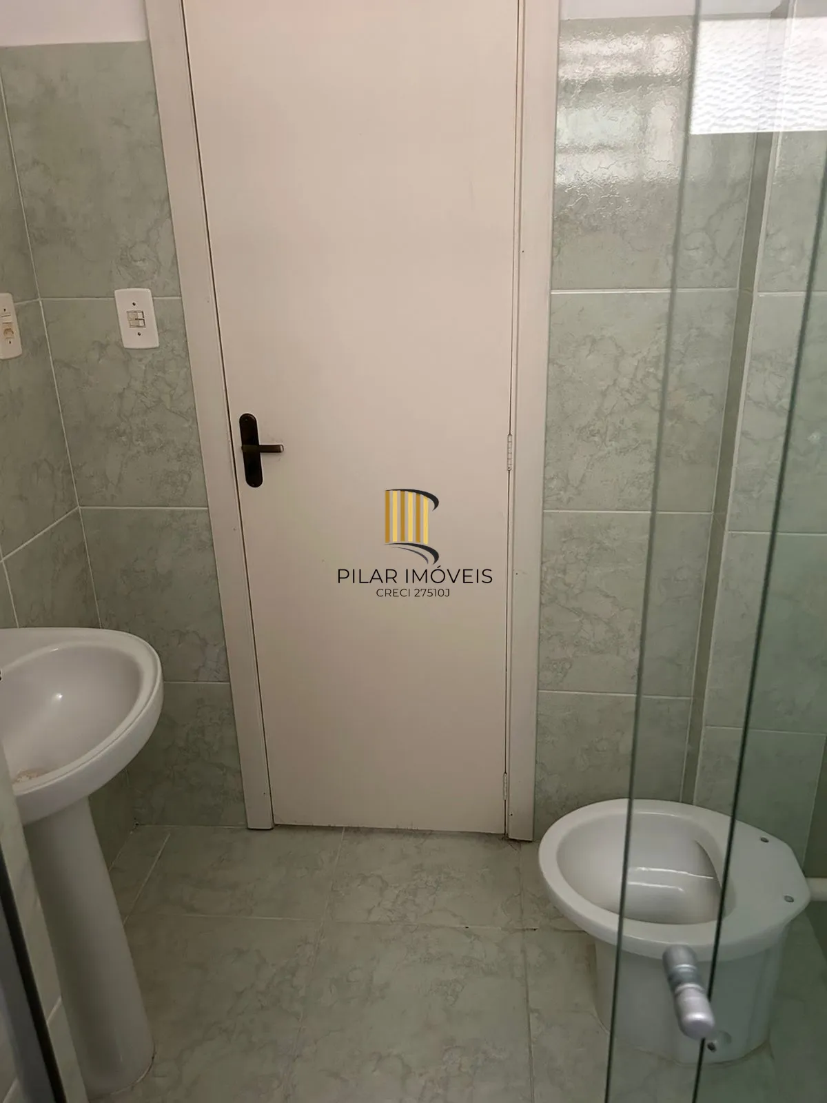 Apto 02 dorm, 60 m2, térreo, no Bairro São João, próximo a Assis Brasil