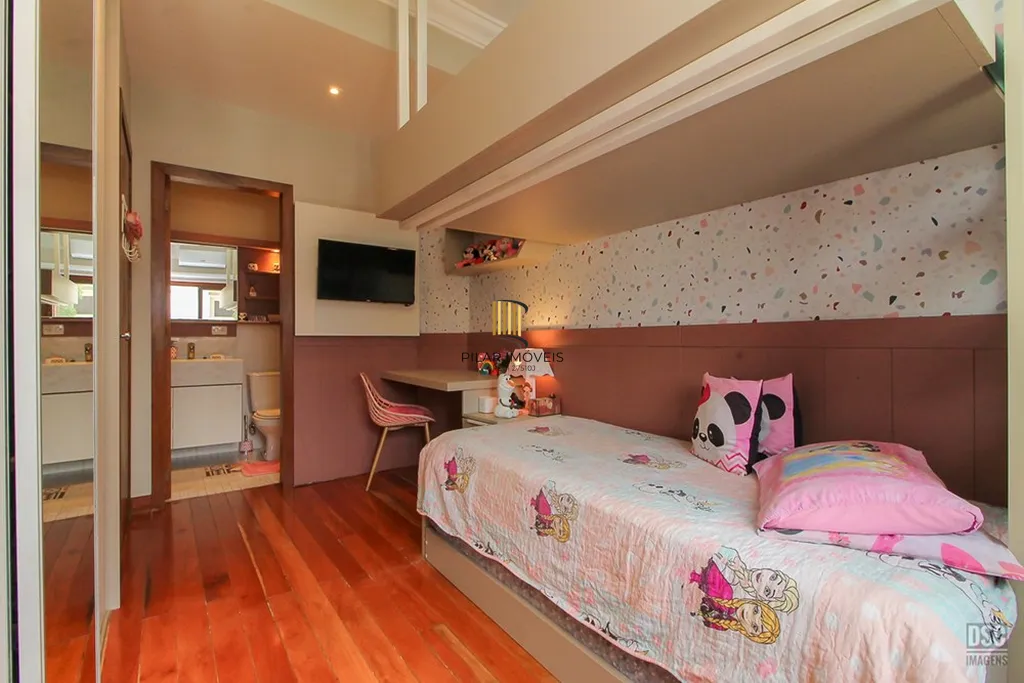 Casa 3 dormitórios no bairro Hípica