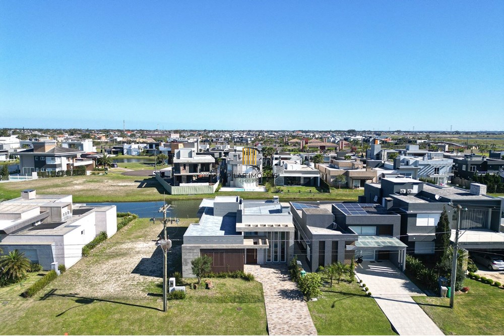 Casa de Condomínio 4 dormitórios no bairro Centro