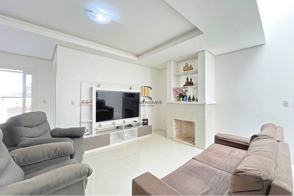 Casa 3 dormitórios no bairro Hípica