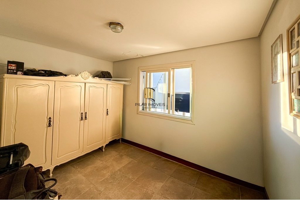 Casa 5 dormitórios no bairro Dihel
