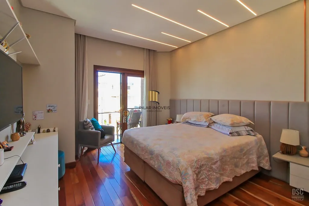 Casa 3 dormitórios no bairro Hípica