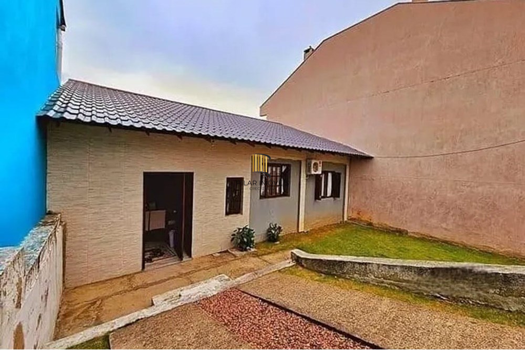 Casa 2 dormitórios no bairro Mário Quintana