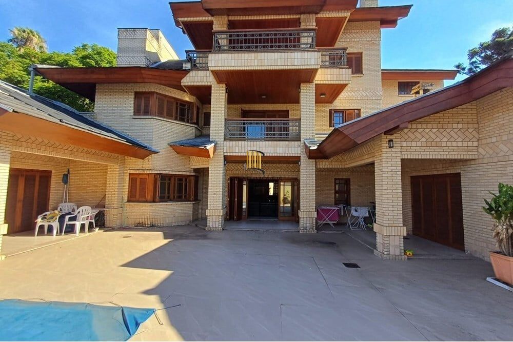 Casa 4 dormitórios no bairro Partenon
