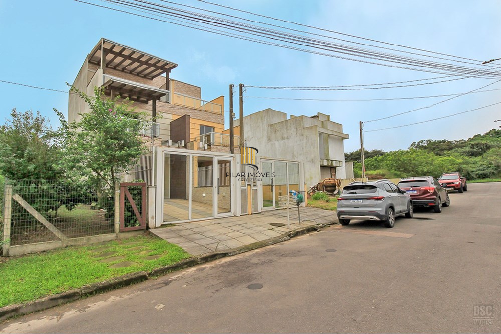 Casa 3 dormitórios no bairro Guarujá