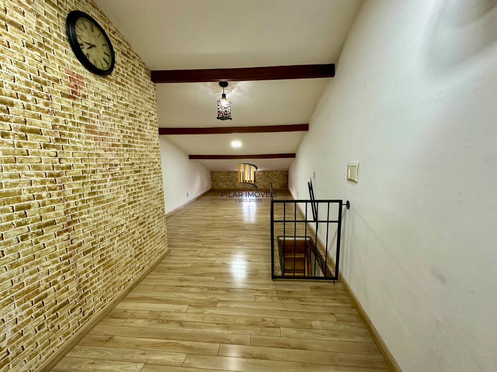 Casa 2 dormitórios no bairro Hípica