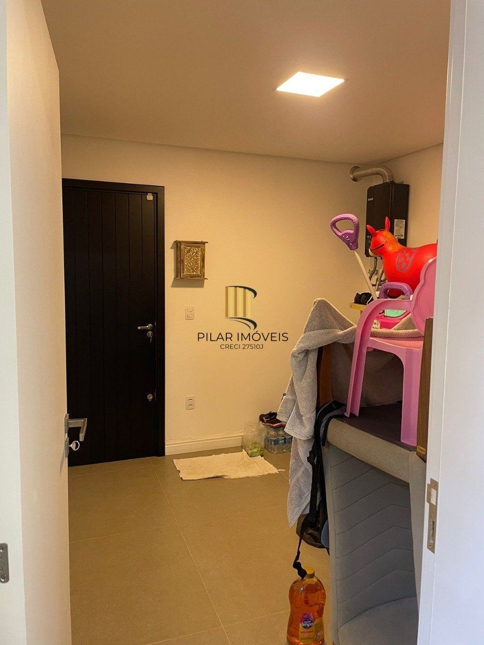 Casa de Condomínio 1 dormitório no bairro Hortênsias