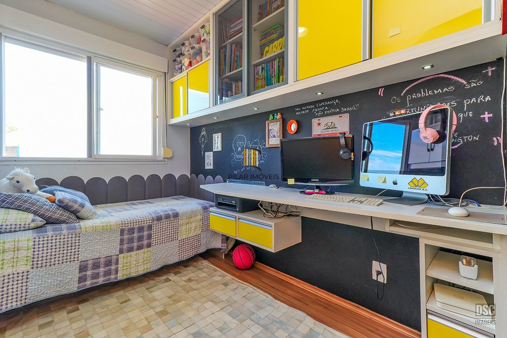 Casa de Condomínio 3 dormitórios no bairro Hípica