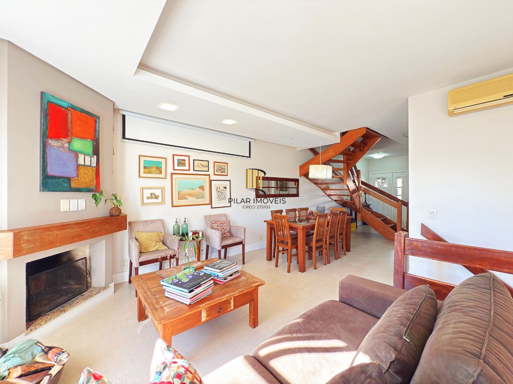 Casa de Condomínio 3 dormitórios no bairro Jardim Carvalho